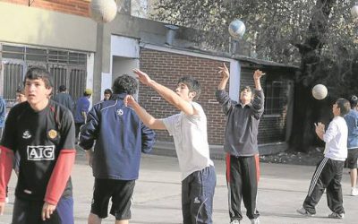 Chicos quietos: el 40% tiene poca gimnasia en la escuela