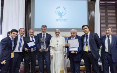 El papa denuncia la tendencia a una educación elitista: «Educar es incluir»