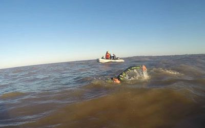Natación – Cruce rioplatense: Omar Pineda cumplió con una de sus principales anhelos: unir el Río de la Plata.