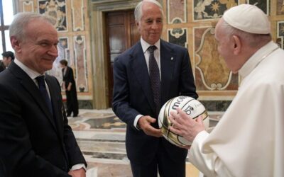 El Papa destaca dos claves básicas en el deporte: trabajo en equipo y disciplina