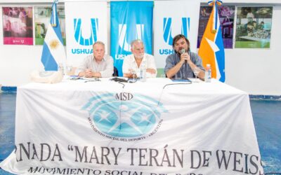 Tierra del Fuego: El Cura Pepe y Lupo disertaron en el Fin del Mundo