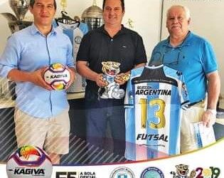 El misionero que quiere fabricar todos los balones