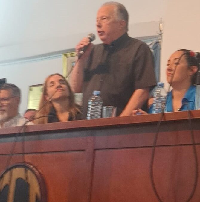 LEONARDO COFRÉ ENTREVISTA A VÍCTOR LUPO