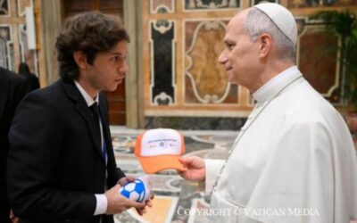 Un proyecto argentino de fútbol comunitario llegó al papa León XIV